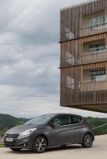 Peugeot 208 3-Door 2015 года
